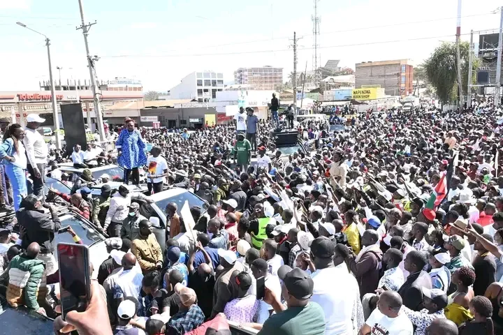 Edwin Sifuna addresses residents in Meru county during Linda mwananchi tour on August 30