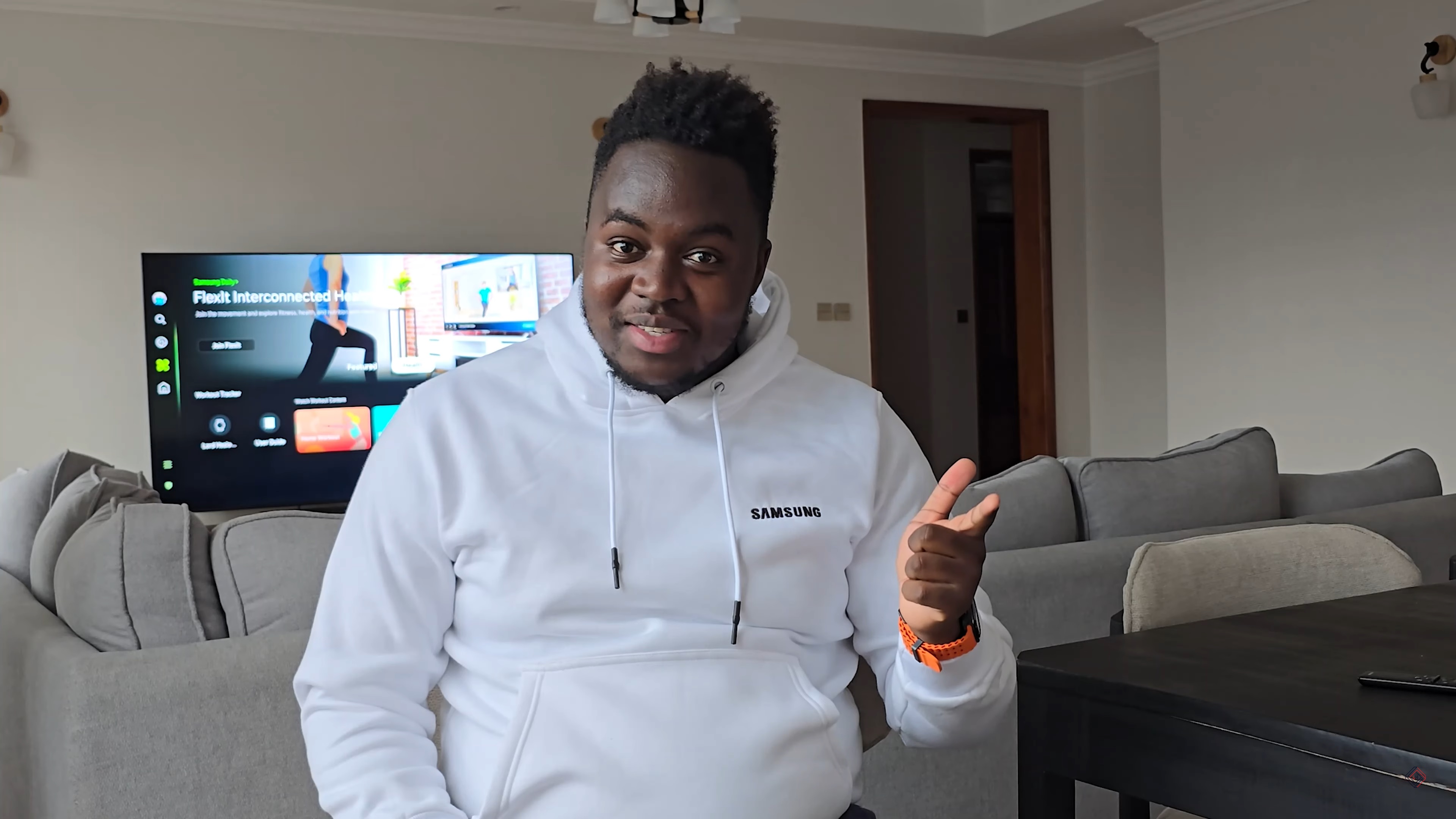 Pro Gamer Lord Hezion Reviews the 85-inch Samsung QN85D 2024 TV