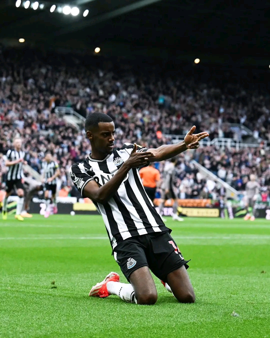 Liverpool and Manchester United Lead Transfer Frenzy as Isak, Diaz, and Son Make Headlines
