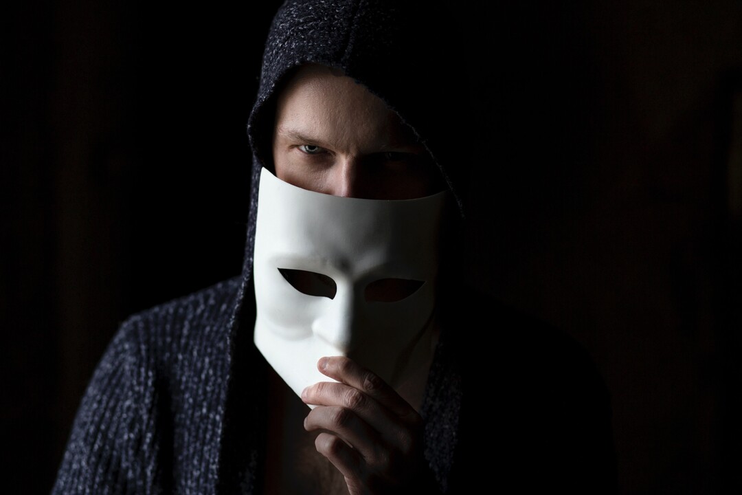 The Tragedy of Fake Life: A Story of Lies, Anxiety, and the Pursuit of Authenticity