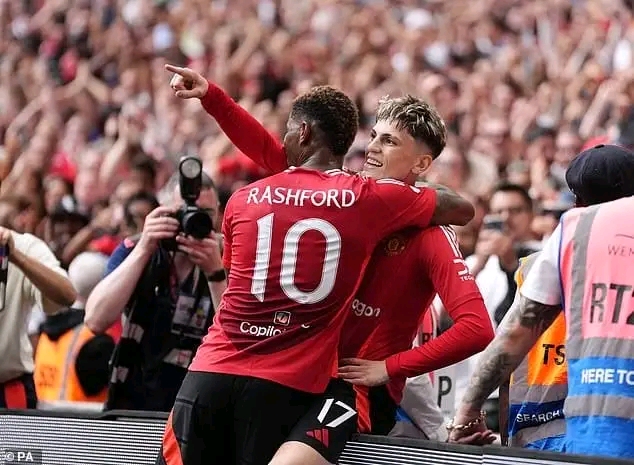 Manchester United in the Spotlight as Transfer Chaos Grips Premier League Giants
