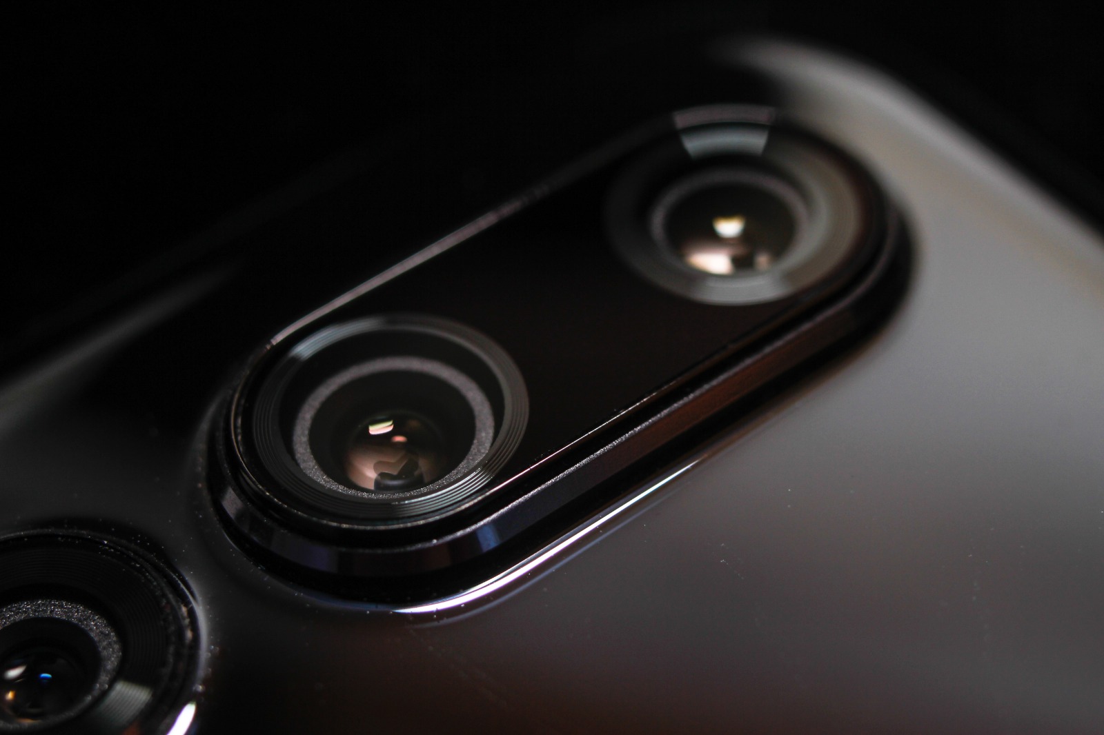 The 200MP Illusion And Why High Specs Don't Always Equal Better Photos